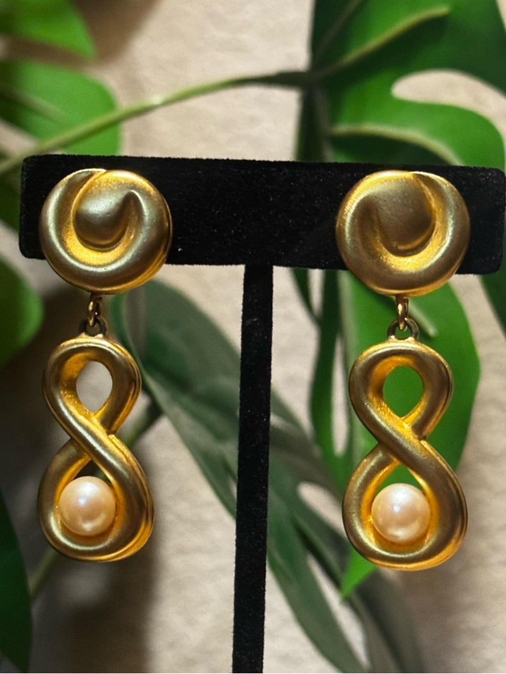 Givenchy vintage Gold Tone Infinity Pearl Drop Clip-On Earrings Sculptural